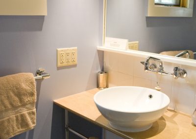 photo of hillview blue bathroom